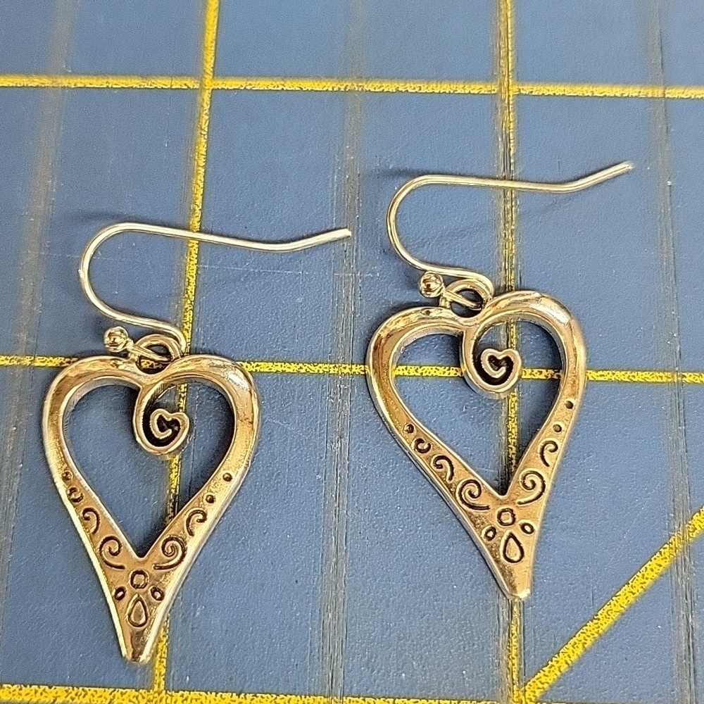 Silver Tone Heart 1" Earrings
